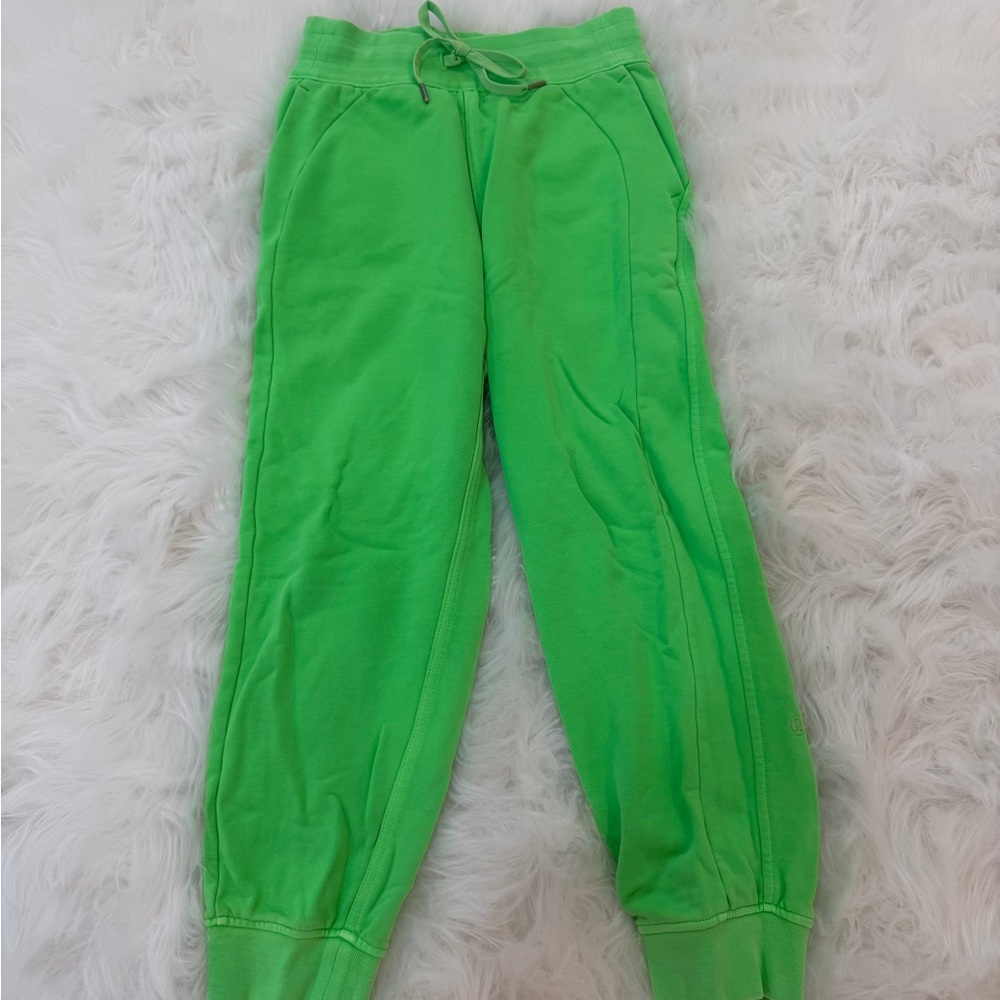 Lululemon Scuba crop jogger - Picture 2 of 7